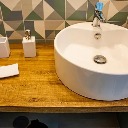 Inner Διαμέρισμα *